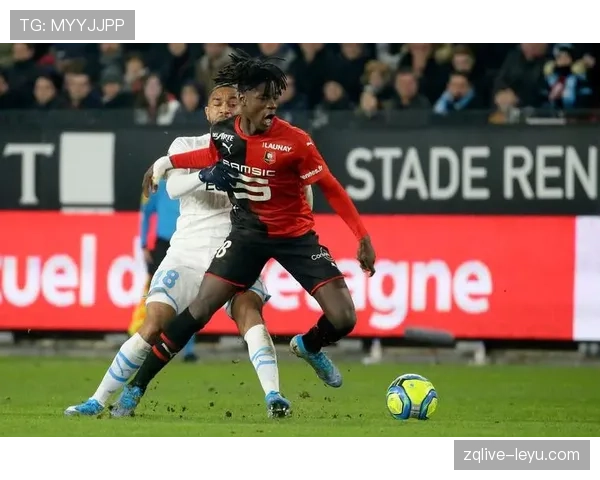 卡马文加战术体系引领现代足球新潮流,球队未来前景备受瞩目 卡马文加战术体系引领现代足球新潮流,球队未来前景备受瞩目