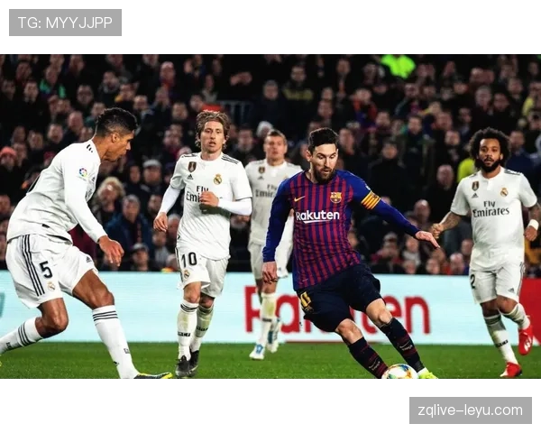 西甲新赛季战火重燃,巴萨皇马巅峰对决状态成焦点 西甲新赛季战火重燃,巴萨皇马巅峰对决状态成焦点