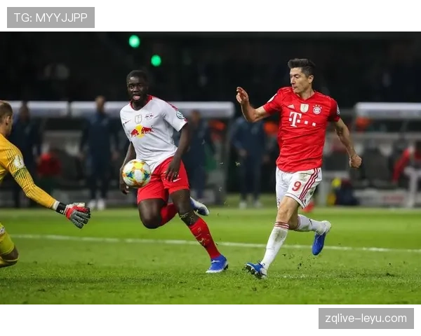 奥格斯堡锋线状态回暖，进攻端表现引关注